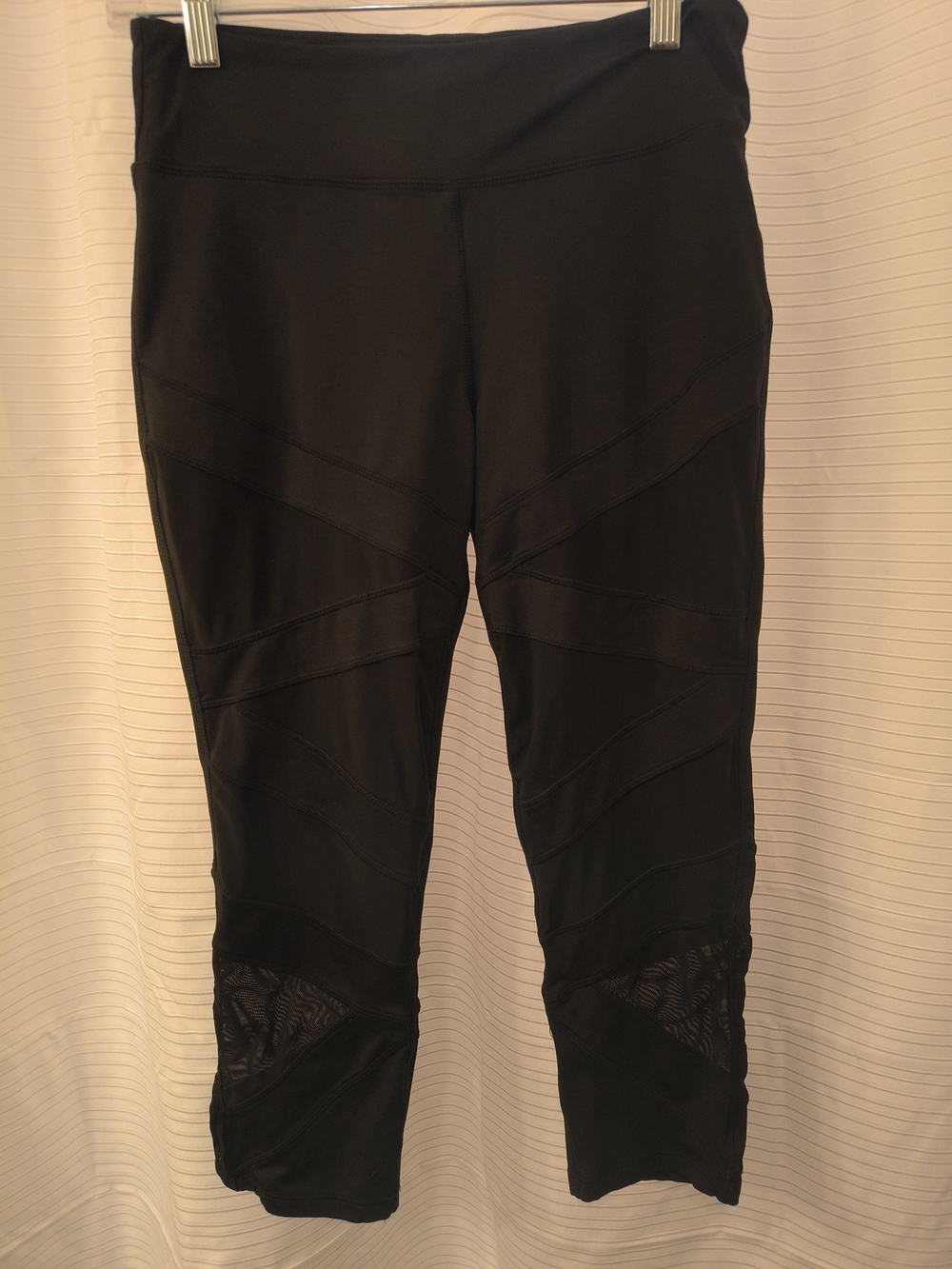 Jessica Simpson Black Cropped Athletic Leggings with Mesh Panels